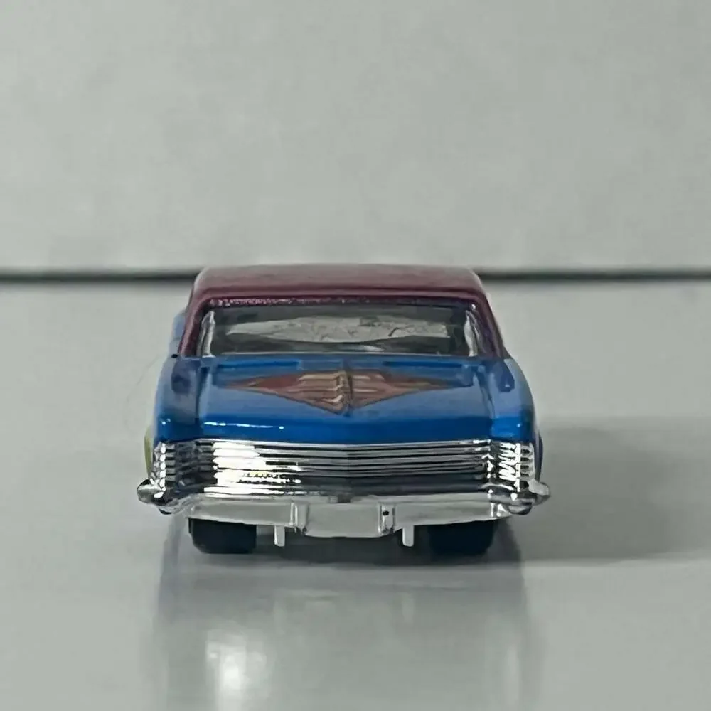 Hot Wheels 2001 DC Superman '64 Buick Riviera Die-Cast Car